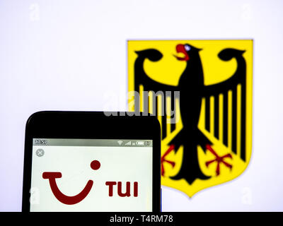 Kiew, Ukraine. 18 Apr, 2019. In diesem Foto Illustration einer TUI-Gruppe logo gesehen auf einem Smartphone angezeigt. Quelle: Igor Goiovniov/SOPA Images/ZUMA Draht/Alamy leben Nachrichten Stockfoto