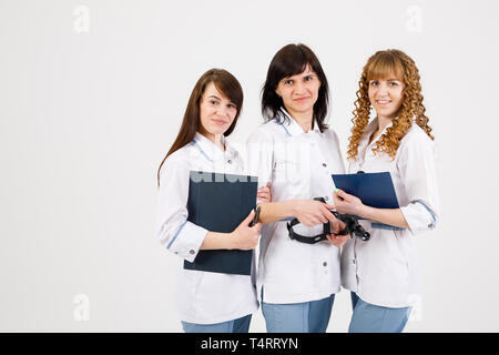 Healthcare "Volk"-Gruppe. Professionelle Arzt im Krankenhaus oder Klinik in Zusammenarbeit mit anderen Ärzten, Krankenschwestern. Medizintechnik Forschung Institut ein Stockfoto