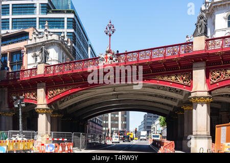 Holborn Viadukt Straße Brücke von Farrington Street, Farringdon, London, Greater London, England, Vereinigtes Königreich Stockfoto