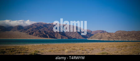 Panoramablick auf Orto-Tokoy Reservoir an Chu Fluss Naryn, Kirgisistan Stockfoto