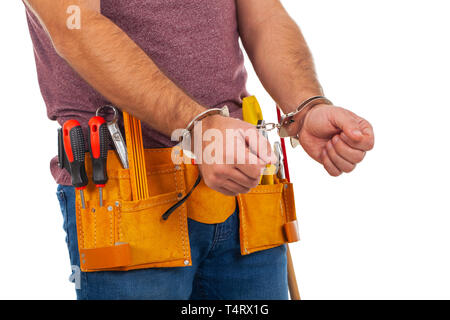 Illegale Handwerker mit gelben Werkzeug beltin Handschellen Stockfoto