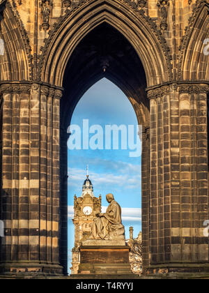 Das Scott Monument zu den schottischen Autor Sir Walter Scott im Osten die Princes Street Gardens Edinburgh Schottland Stockfoto