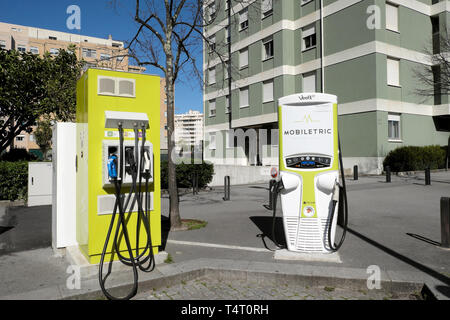 Mobiletric schnelles Auto laden elektrische Kraftstoffpumpe Point Station außerhalb Apartmentgebäude in Avenida da França Porto Portugal Europa EU KATHY DEWITT Stockfoto