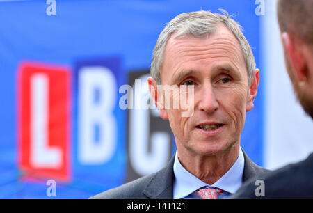 Nigel Evans MP (Con: Ribble Valley) am Westminster College Green, März 2019 Stockfoto