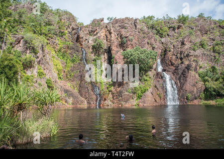 Litchfield, Northern Territory, Australia-December 24,2017: Personen, die eine Reise nach Wangi Falls in abgelegenen Litchfield, Australien Stockfoto