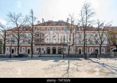 Warschau, Polen. April, 2018. Ein Blick auf die Fassade des WARSawy Theater in neuen Marktplatz Stockfoto