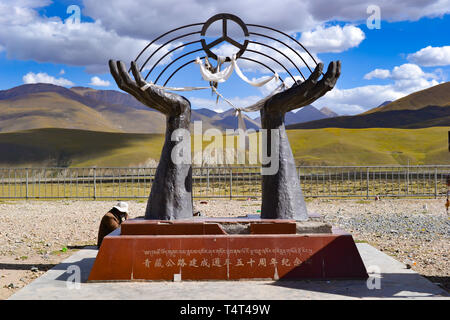 Das Denkmal von Qinghai - Tibet Railway, eine hohe - Höhe Eisenbahn auf der tibetischen Hochebene in Tibet, China Stockfoto