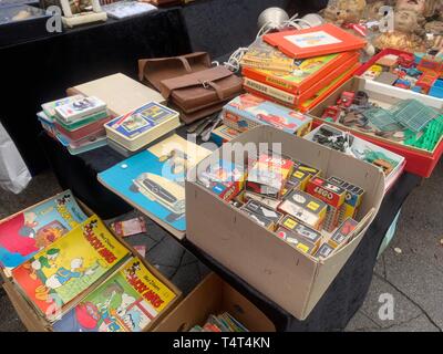 Nasschmarkt Flohmarkt am Samstag geöffnet und der größte Flohmarkt in Wien. Stockfoto