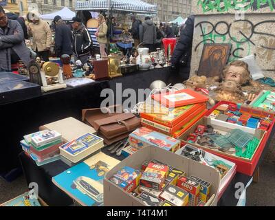 Nasschmarkt Flohmarkt am Samstag geöffnet und der größte Flohmarkt in Wien. Stockfoto