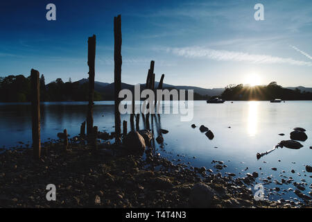 Derwent Water nach Sonnenuntergang, der Lake District, Cumbria Stockfoto