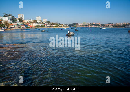 Porto, Portugal. 22. März 2019. Blick auf den Foz, das Ende des Flusses Douro in Porto in Portugal. Stockfoto