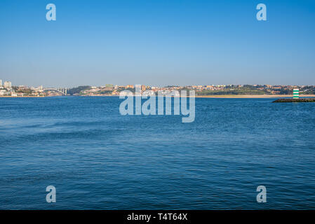 Porto, Portugal. 22. März 2019. Blick auf den Foz, das Ende des Flusses Douro in Porto in Portugal. Stockfoto