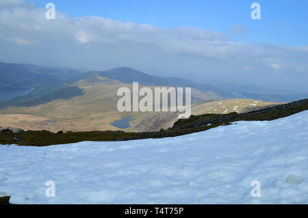 Moel Eilio Gruppe gesehen von Llangefni main auf Rhyd Ddu Pfad zu Snowdon Gipfels Stockfoto