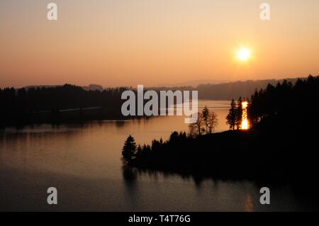 Sonnenuntergang am Lech, Schongau, Bayern, Deutschland, Europa Stockfoto