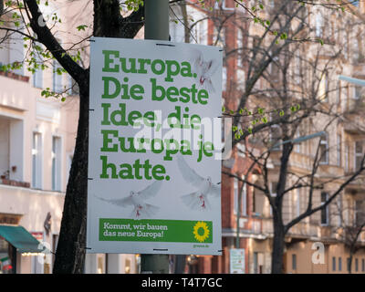 BERLIN, DEUTSCHLAND - 16 April 2019: Plakat der Grünen für die Wahlen zum Europäischen Parlament in Berlin, Deutschland Stockfoto