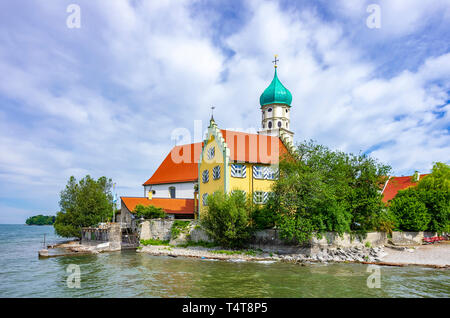 Blick auf St. George's Kirche in Wasserburg am Bodensee, Bayern, Deutschland. Stockfoto