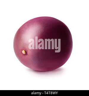 Passionsfrucht isoliert. Ganze Passionsfrucht oder Maracuja auf weißem Hintergrund. Stockfoto