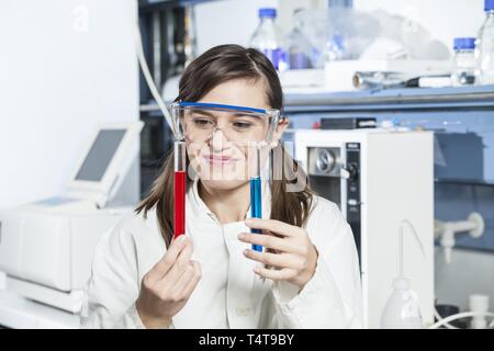 Zahntechniker bei der Arbeit Stockfoto