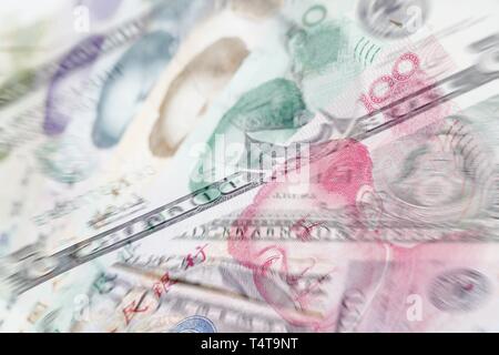 Chinese Yuan und US Dollar Noten, verwischt, Symbol Foto Stockfoto