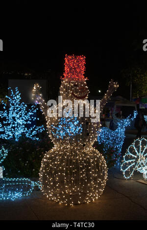 Chiang Mai Thailand, Licht Anzeige einer Schneemann in Hauptplatz der Altstadt Stockfoto