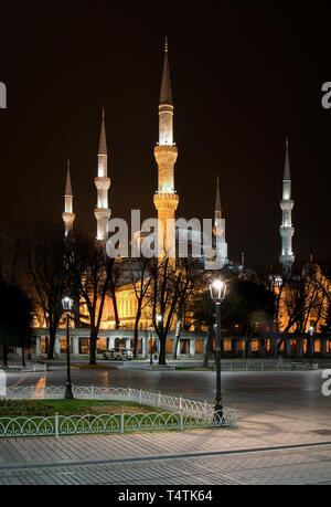 Die Blaue Moschee in Istanbul bei Nacht Stockfoto