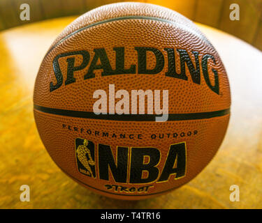 Eine neue Spalding NBA Street Basketball Stockfoto