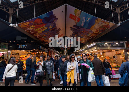 Der Mercat de Sant Josep de la Boqueria, einen typischen spanischen Markt in Barcelona, Spanien Stockfoto