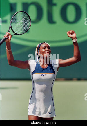 Venus Williams feiert den Gewinn der 1998 Lipton tennis Meisterschaft gegen Anna Kournikova auf Key Biscayne Florida Stockfoto