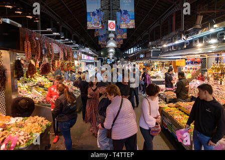 Der Mercat de Sant Josep de la Boqueria, einen typischen spanischen Markt in Barcelona, Spanien Stockfoto