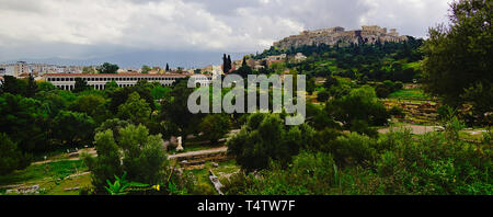 Athen, Griechenland Panorama mit Blick auf die Akropolis antike Agora und Stoa des Attalos. Panoramablick. Stockfoto