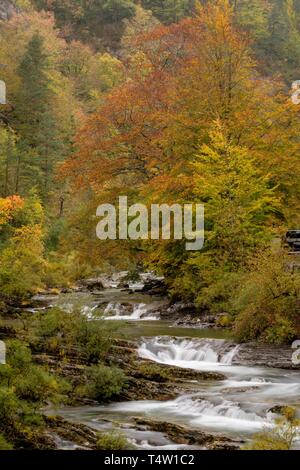 Foz de Fago y Biniés, Rio Veral, Cordillera pirenaica, Provincia de Huesca, Aragón, Spanien, Europa. Stockfoto