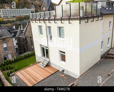 Neue Holzterrasse gebaut Stockfoto