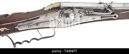 Eine wheellock Karabiner, Augsburg, ca. 1560/70 Zweistufige glatte Bohrung Zylinder mit 17,9 mm Kaliber, achteckige dann Runde nach einem Gürtel und mit einem hog-zurück in der Nähe der Mündung. Auf der Oberseite mit einer eingefügten Messing vor Augen und einem einfachen Bügeleisen Kimme, am Hinterteil ein Hase Marke (einer von ihnen undeutlich). Die Verriegelung mit externen Rad und federbelastete Radkappen und Sicherheit. Nussbaum Lieferbar mit gravierten Knochen Inlays und Bügeleisen trigger Guard mit Finger ruht sowie Patch Box. (Später) Holz- ladestock mit Eisen Tipp. Die Lager mit mehreren professionellen Reparaturen,, Additional-Rights - Clearance-Info - Not-Available Stockfoto