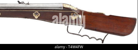 Eine wheellock Karabiner, Augsburg, ca. 1560/70 Zweistufige glatte Bohrung Zylinder mit 17,9 mm Kaliber, achteckige dann Runde nach einem Gürtel und mit einem hog-zurück in der Nähe der Mündung. Auf der Oberseite mit einer eingefügten Messing vor Augen und einem einfachen Bügeleisen Kimme, am Hinterteil ein Hase Marke (einer von ihnen undeutlich). Die Verriegelung mit externen Rad und federbelastete Radkappen und Sicherheit. Nussbaum Lieferbar mit gravierten Knochen Inlays und Bügeleisen trigger Guard mit Finger ruht sowie Patch Box. (Später) Holz- ladestock mit Eisen Tipp. Die Lager mit mehreren professionellen Reparaturen,, Additional-Rights - Clearance-Info - Not-Available Stockfoto