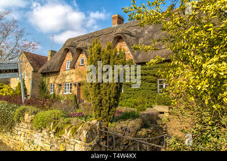 Schöne reetgedeckte Ferienhaus. Stockfoto