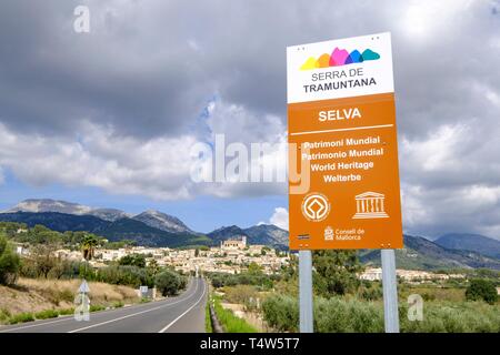 Ingreso de la Sierra de Tramuntana declarada Patrimonio de la humanidad por la UNESCO, Selva, Mallorca, Balearen, Spanien, Europa. Stockfoto