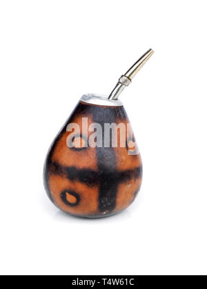 Argentinische oder uruguayian Calabash für Mate und die Bombilla auf weißem Hintergrund. Typische warme Getränke Stockfoto