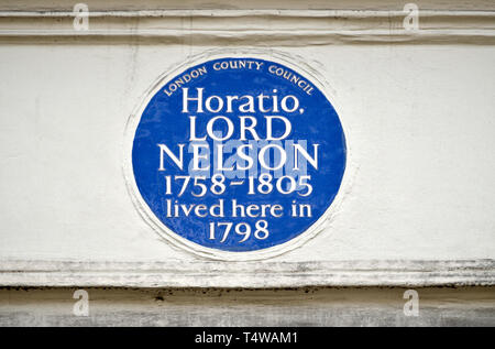 London, England, UK. Commemorative blaue Plakette: HORATIO LORD NELSON (1758-1805) 103 New Bond Street, Mayfair, London, W1S 1ST (1958) Stockfoto