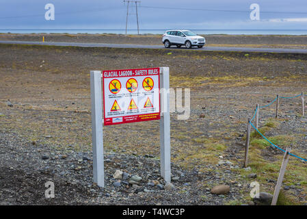 Sicherheitsvorschriften neben Jokulsarlon Gletschersee am Rande des Vatnajökull National Park in Island Stockfoto