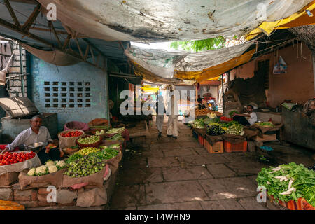 Kunststoff Sabzi Mandi, Gemüsemarkt, Horny Smokovec, Horny Smokovec, Rajasthan, Indien. Stockfoto