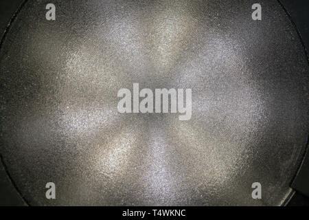 Nahaufnahme der Laser Cut Metall oberfläche. Runde Kreise durch CNC-Laser geformt, Edelstahl, Metall Textur Stockfoto