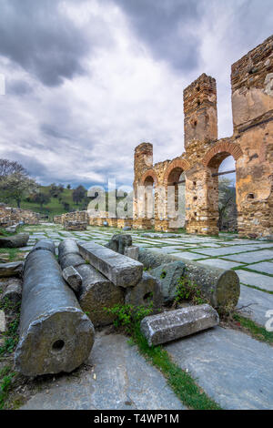 Die byzantinische Basilika Agios Achillios (Saint Achilles), in Kleinen Prespa See, Griechenland Stockfoto