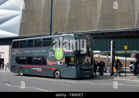 National Express West Midlands Platinum X1 Bus, Moor Street, Birmingham, Großbritannien Stockfoto