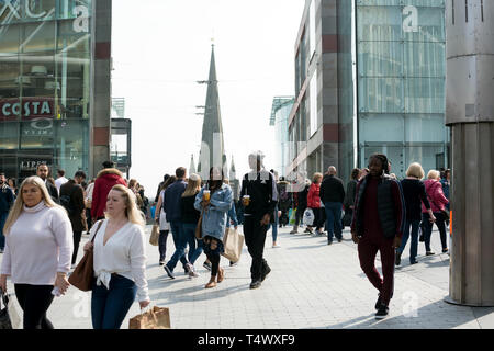 Shopper in Bullring Shopping area, Birmingham, Großbritannien Stockfoto