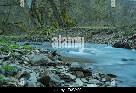 Zeit der Exposition der Fluss namens Orke im Tal Orketal Stockfoto