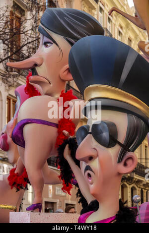 Valencia Spanien, Las Fallas Festivals, Falla, Skulptur inspiriert von Diktatoren Hitler und Franco Stockfoto