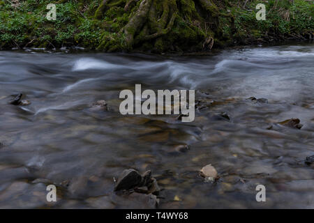 Zeit der Exposition der Fluss namens Orke im Tal Orketal Stockfoto