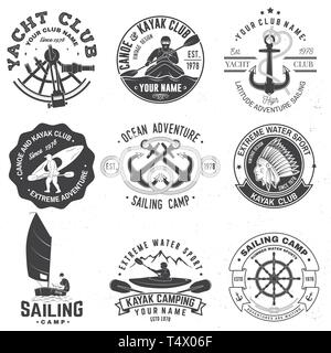 Satz von Segeln, Yacht Club, Kanu und Kajak Club Abzeichen. Vektor. Konzept für T-Shirt, Druck, Stempel oder T-Stück. Vintage Typografie Design mit Berg, Fluss, kayaker Silhouette. Extreme Wasser Sport. Stock Vektor