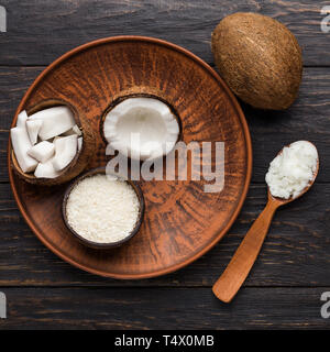 Kokosnuss Produkte auf Platte Stockfoto