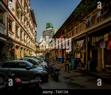04-Nov-2018 - altes Haus, 4-stöckigen Chawl Kultur Swami Samarth Nagar Mugbhat Lane Thakurdwar Mumbai Maharashtra INDIEN Stockfoto